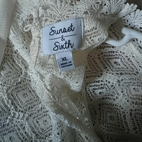 Tops - Picture 3 of 4